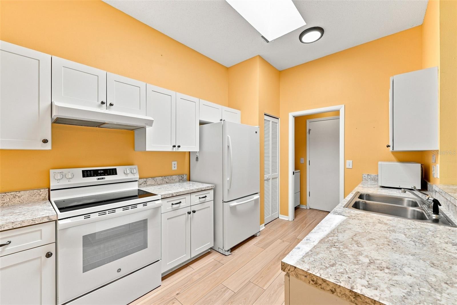 2472 NANTUCKET HARBOR LOOP