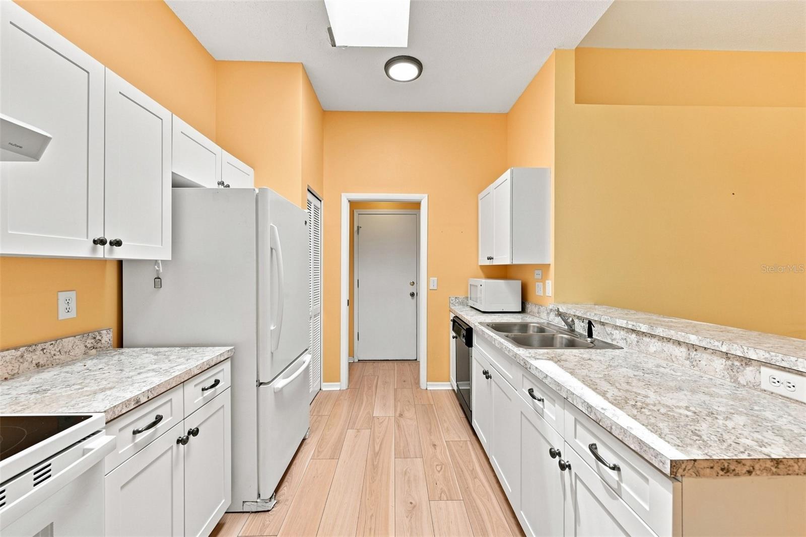2472 NANTUCKET HARBOR LOOP