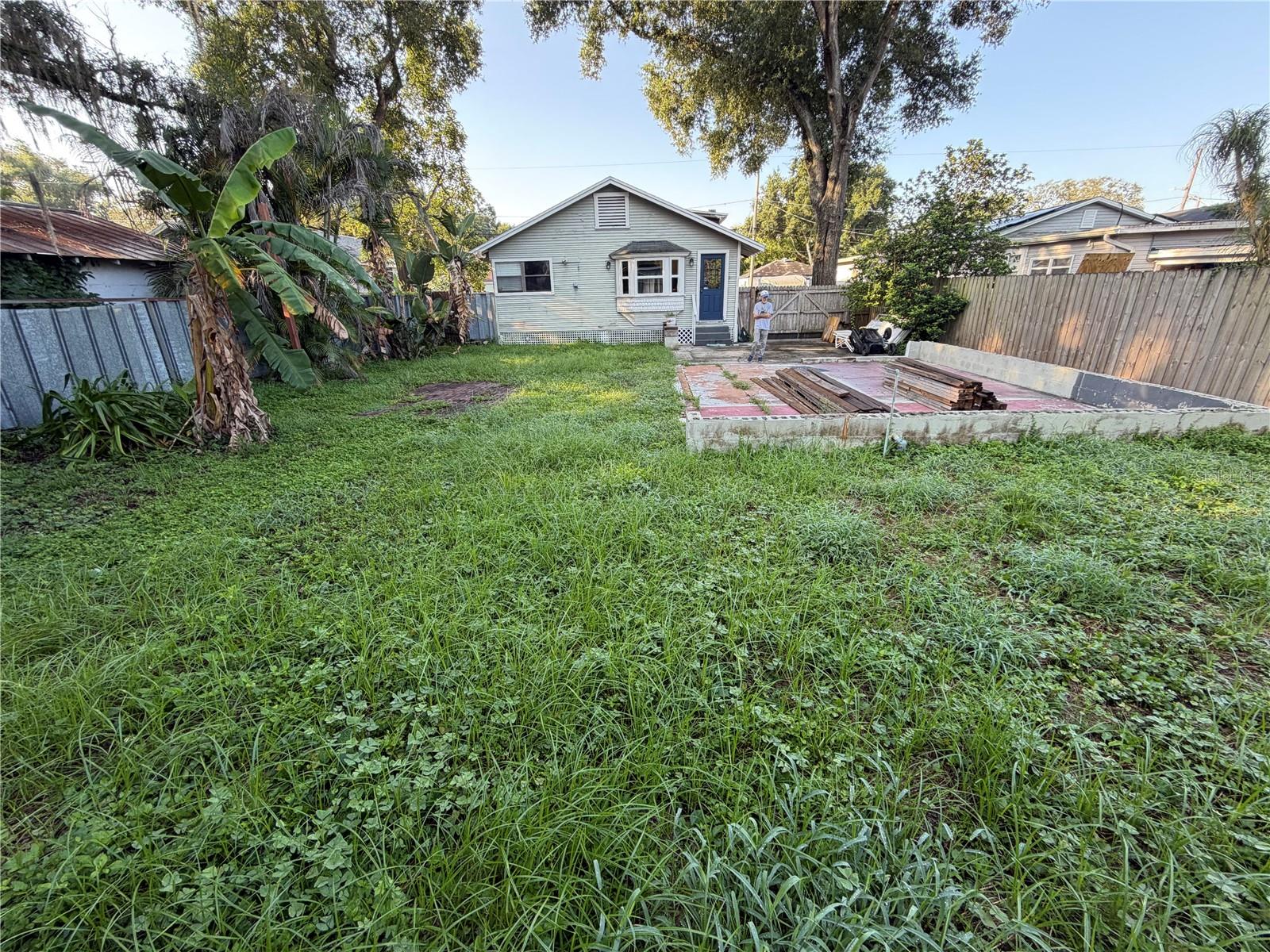 1308 E FRIERSON AVE