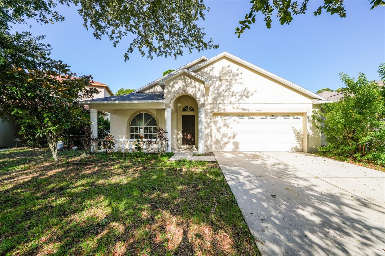 8516 Canterbury Lake Blvd, Tampa