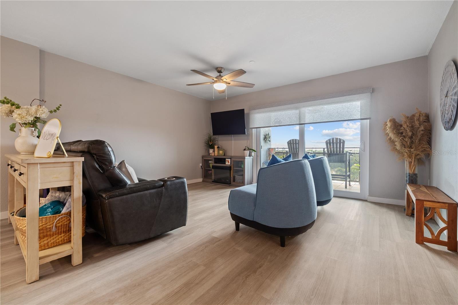 2780 N RIVERSIDE DR #805