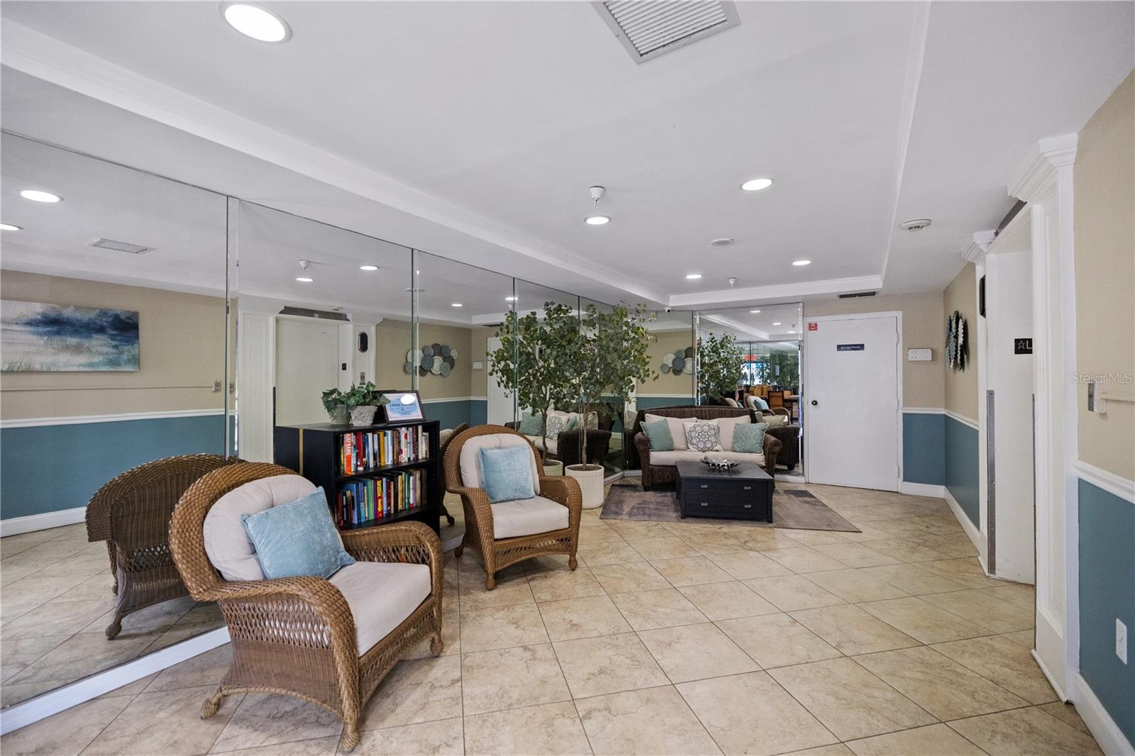 2780 N RIVERSIDE DR #805