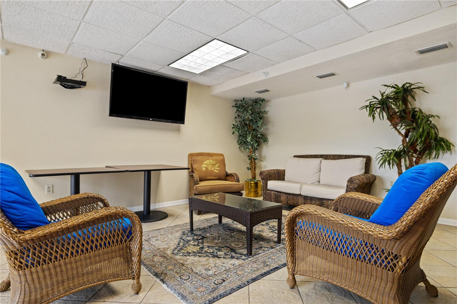 2780 N RIVERSIDE DR #805