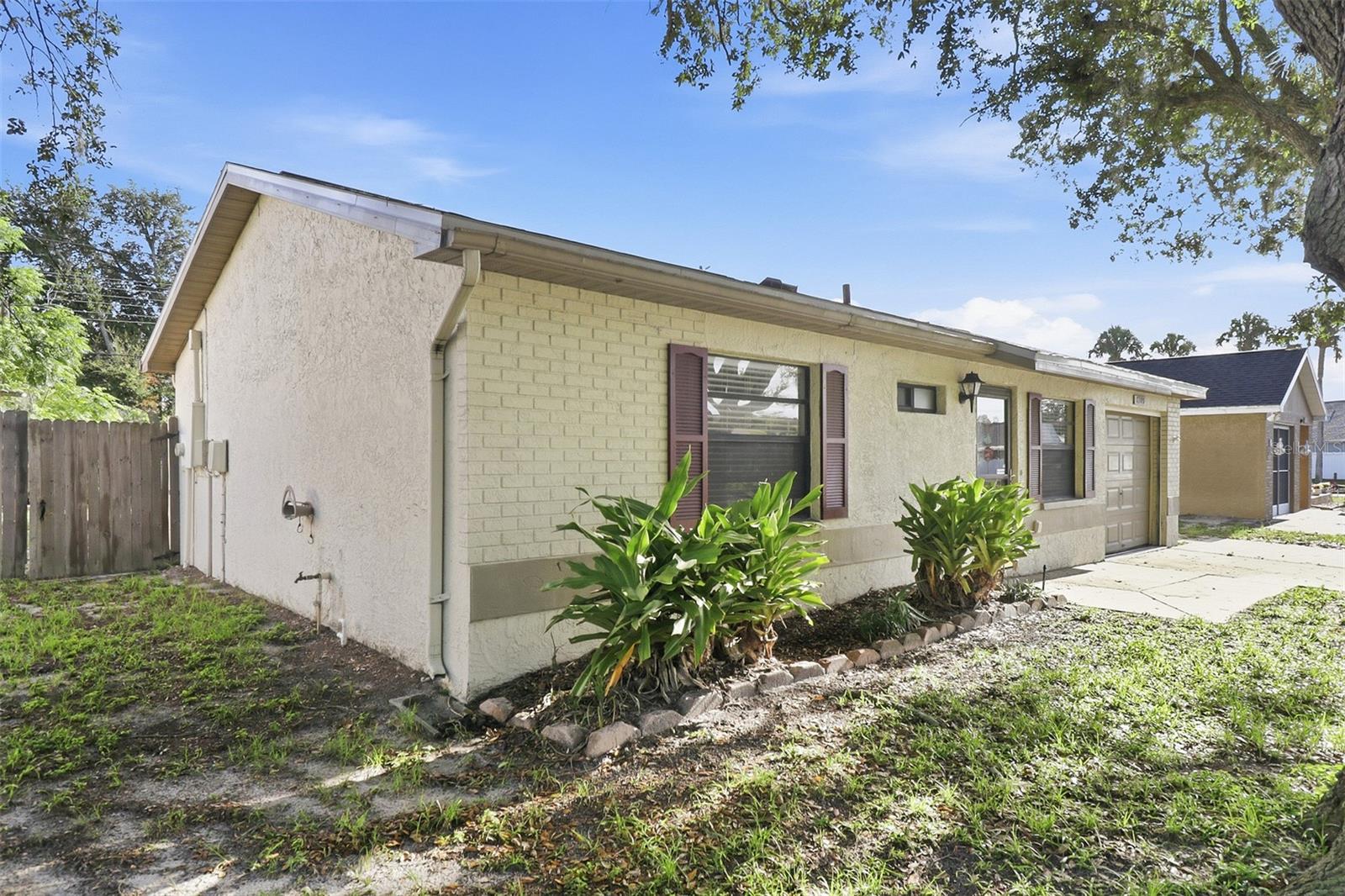 8305 AUTUMN OAK AVE