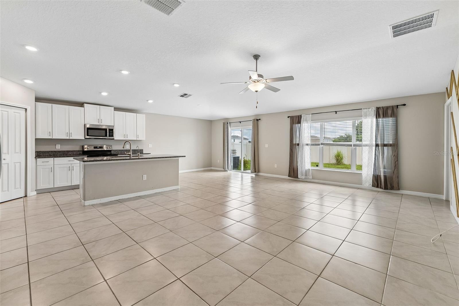 5404 BLUE AZURE DR
