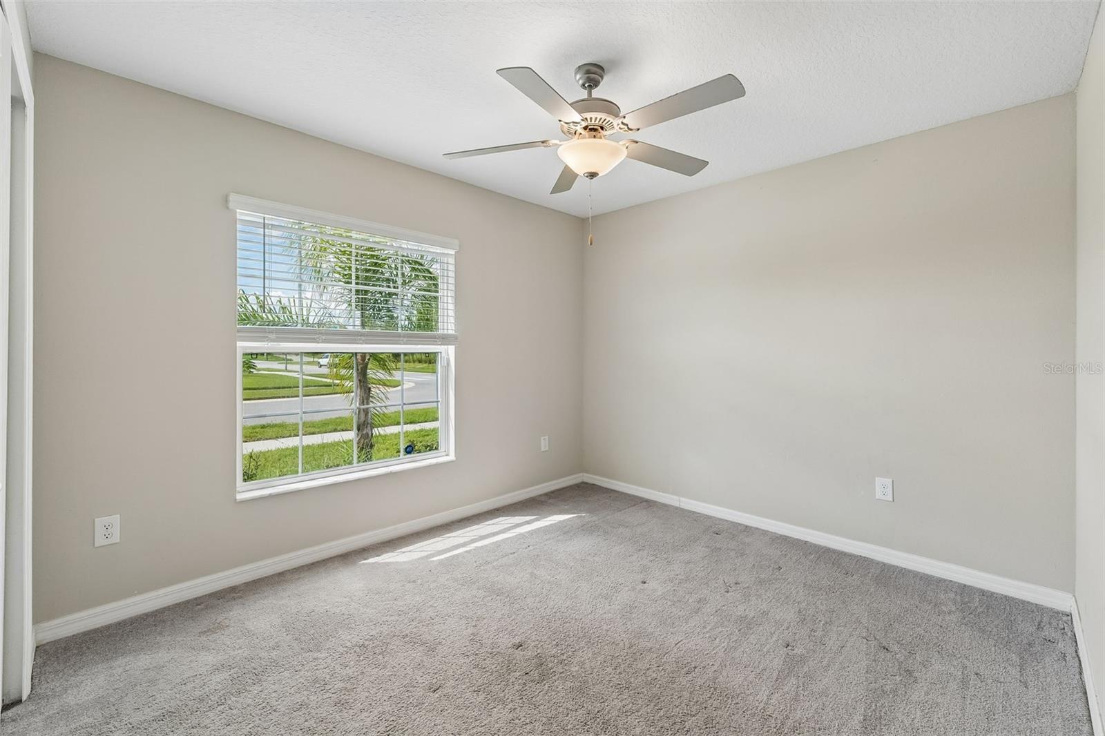 5404 BLUE AZURE DR