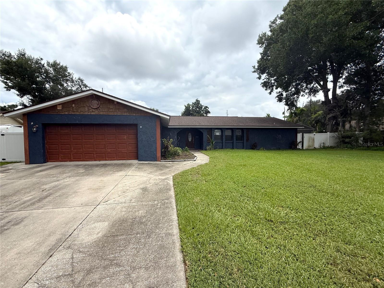 1806 N Waterman Dr, Valrico