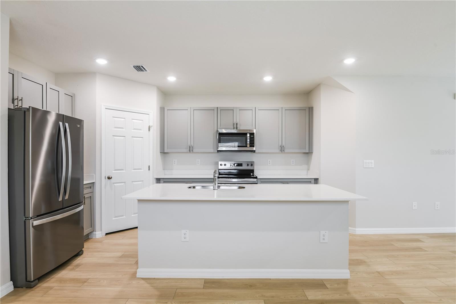 9867 PELICAN COAST DR