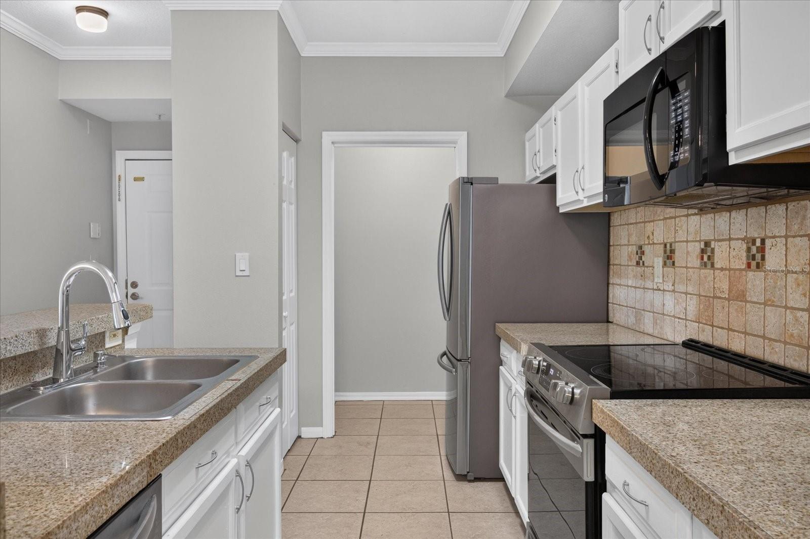 5608 PINNACLE HEIGHTS CIR #305