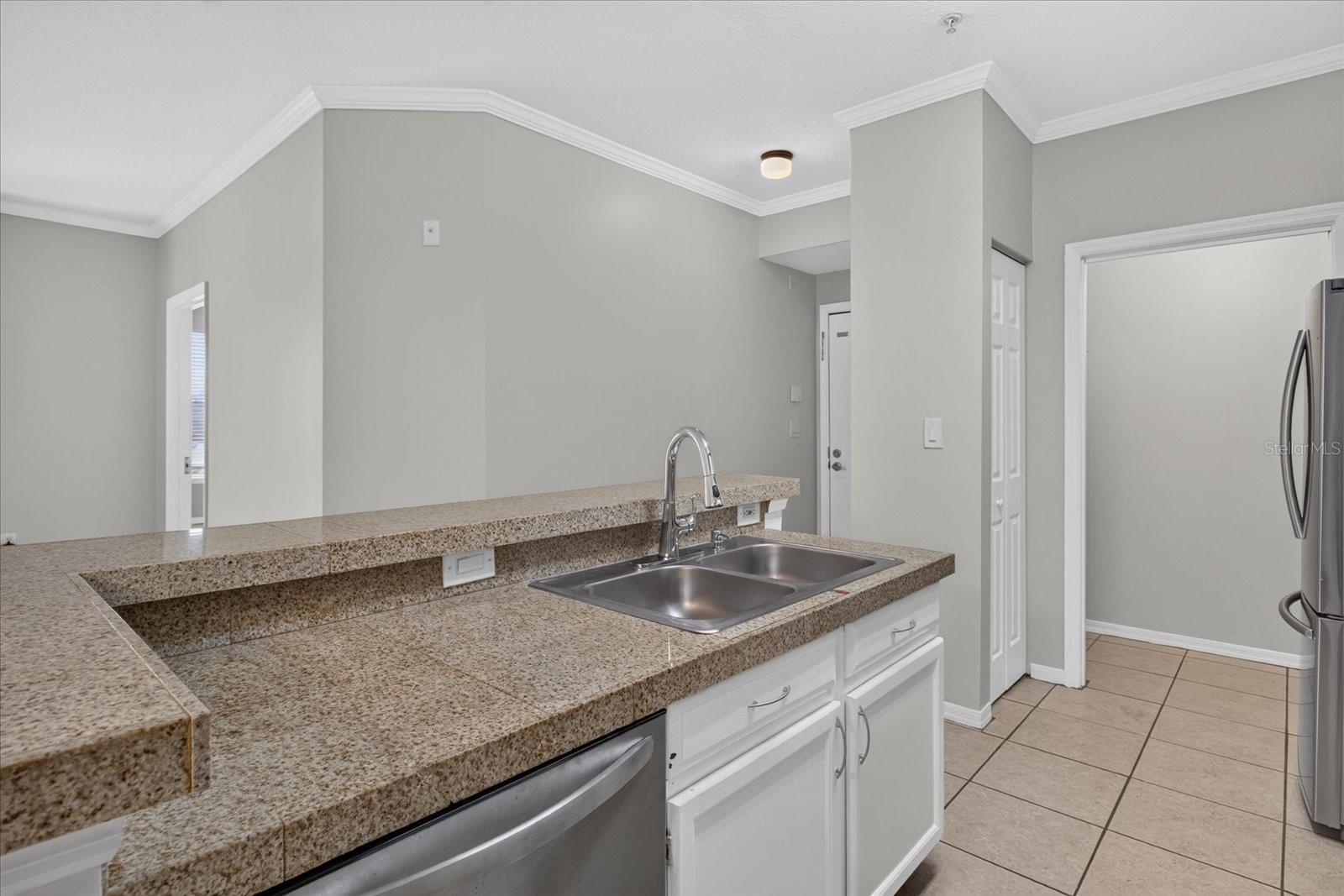 5608 PINNACLE HEIGHTS CIR #305