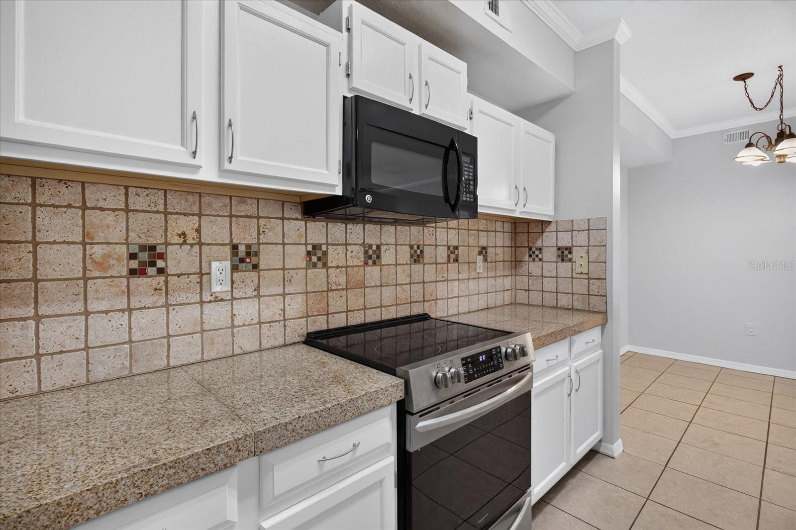 5608 PINNACLE HEIGHTS CIR #305