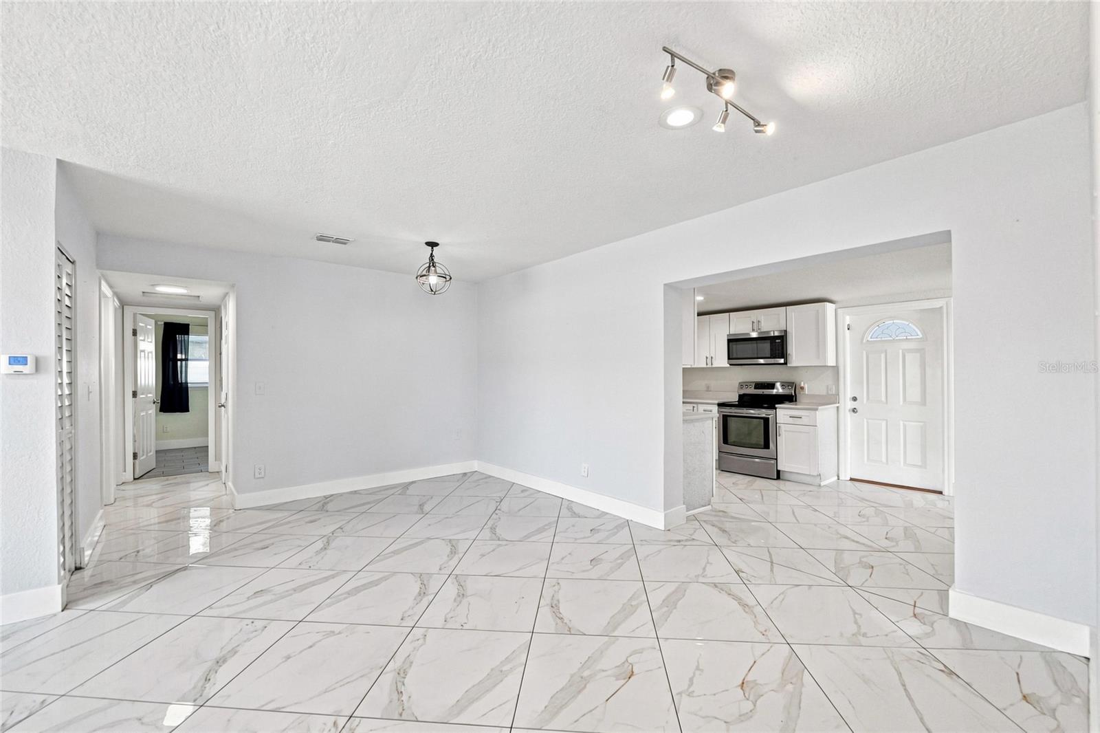 7805 WINSTON LN