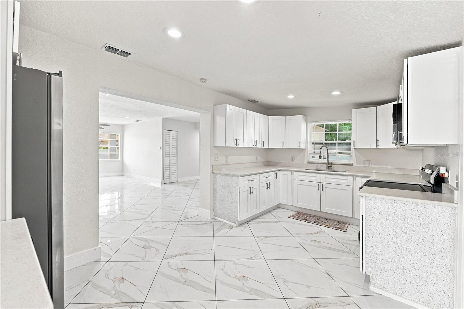 7805 WINSTON LN
