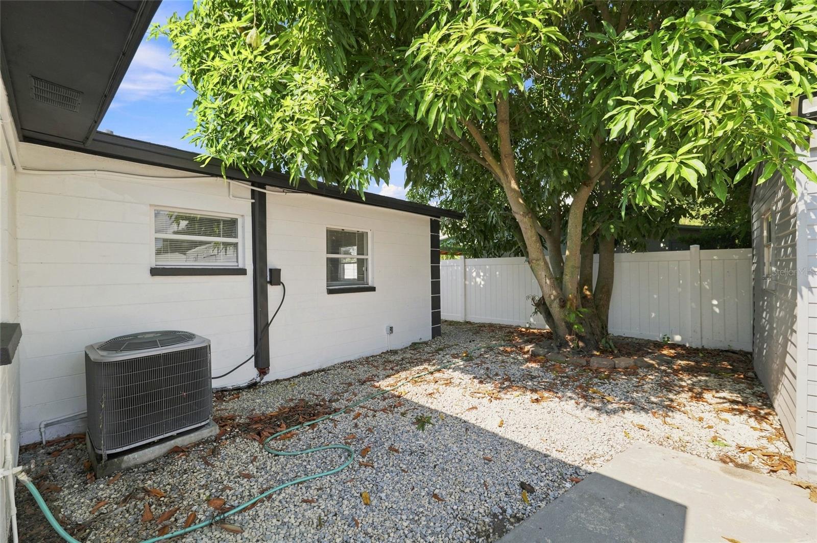 7805 WINSTON LN