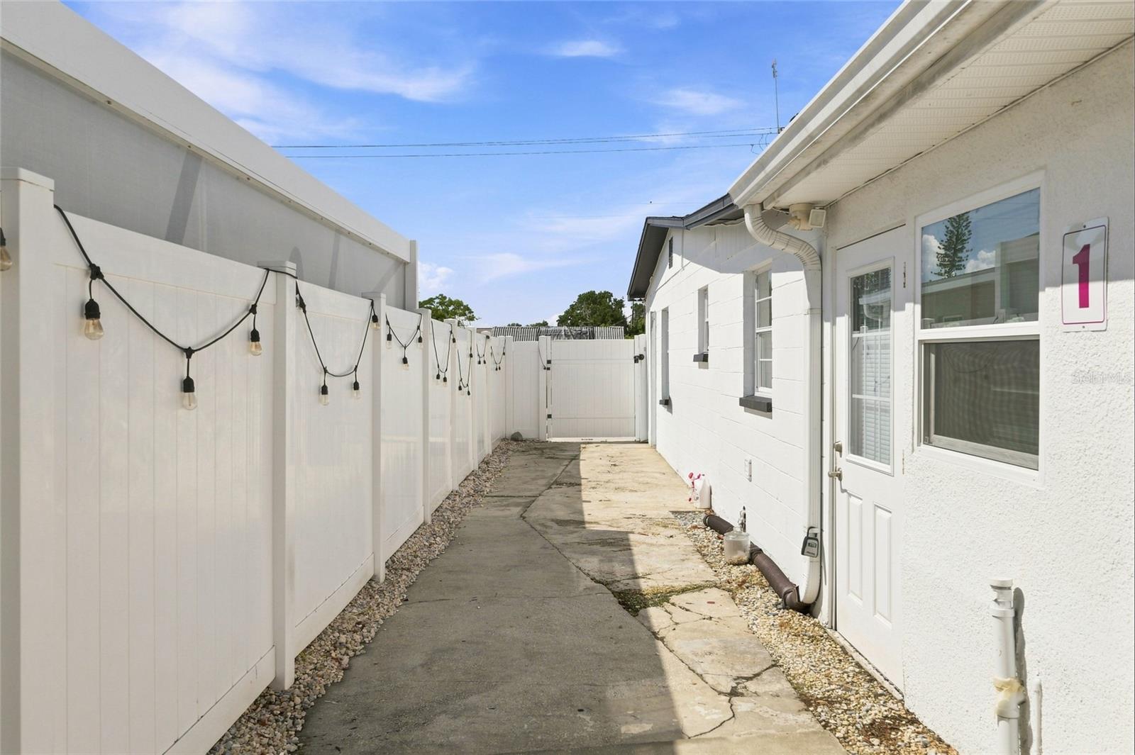 7805 WINSTON LN
