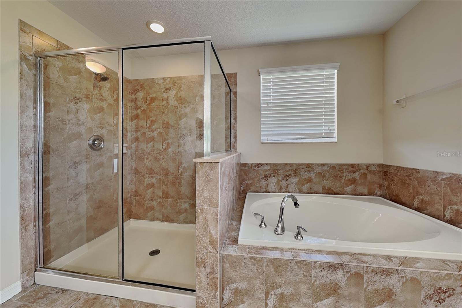 9609 ROYAL FERN CT