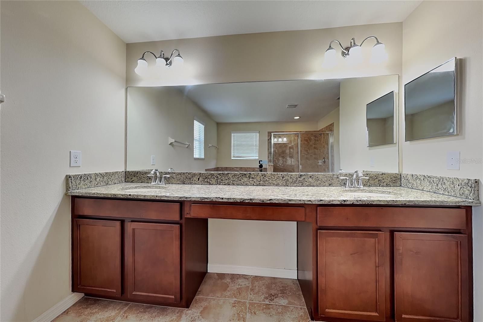 9609 ROYAL FERN CT