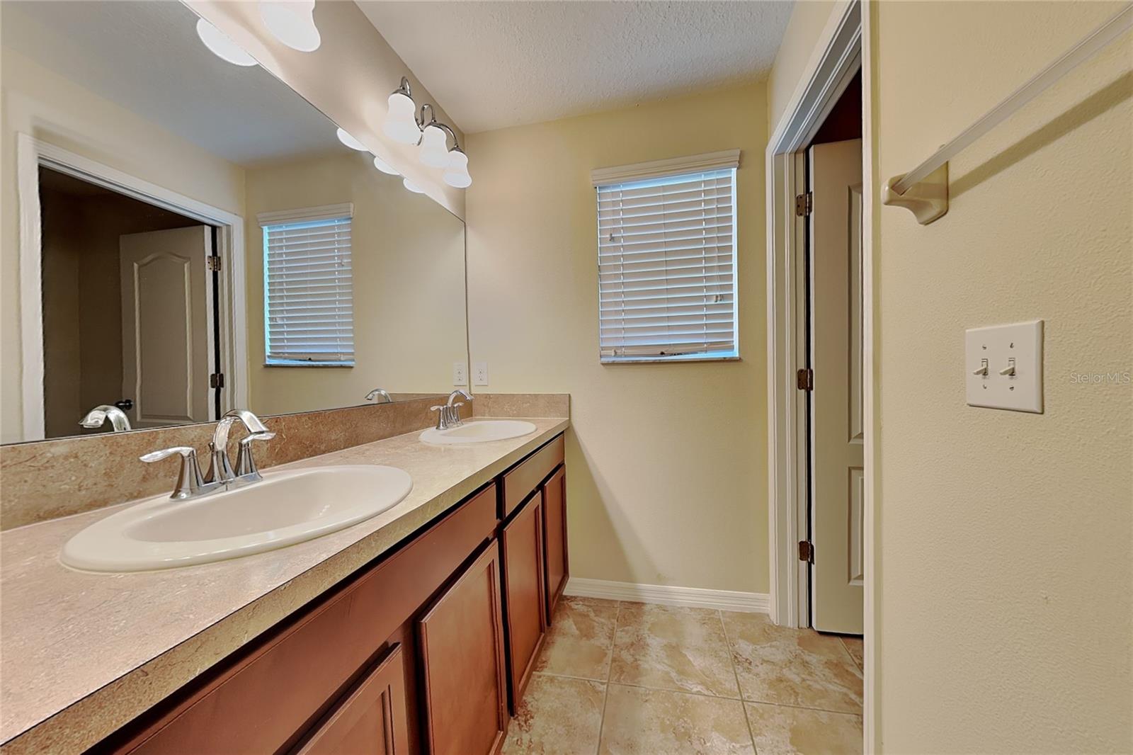 9609 ROYAL FERN CT