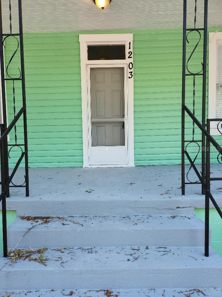 1203 E 15TH AVE