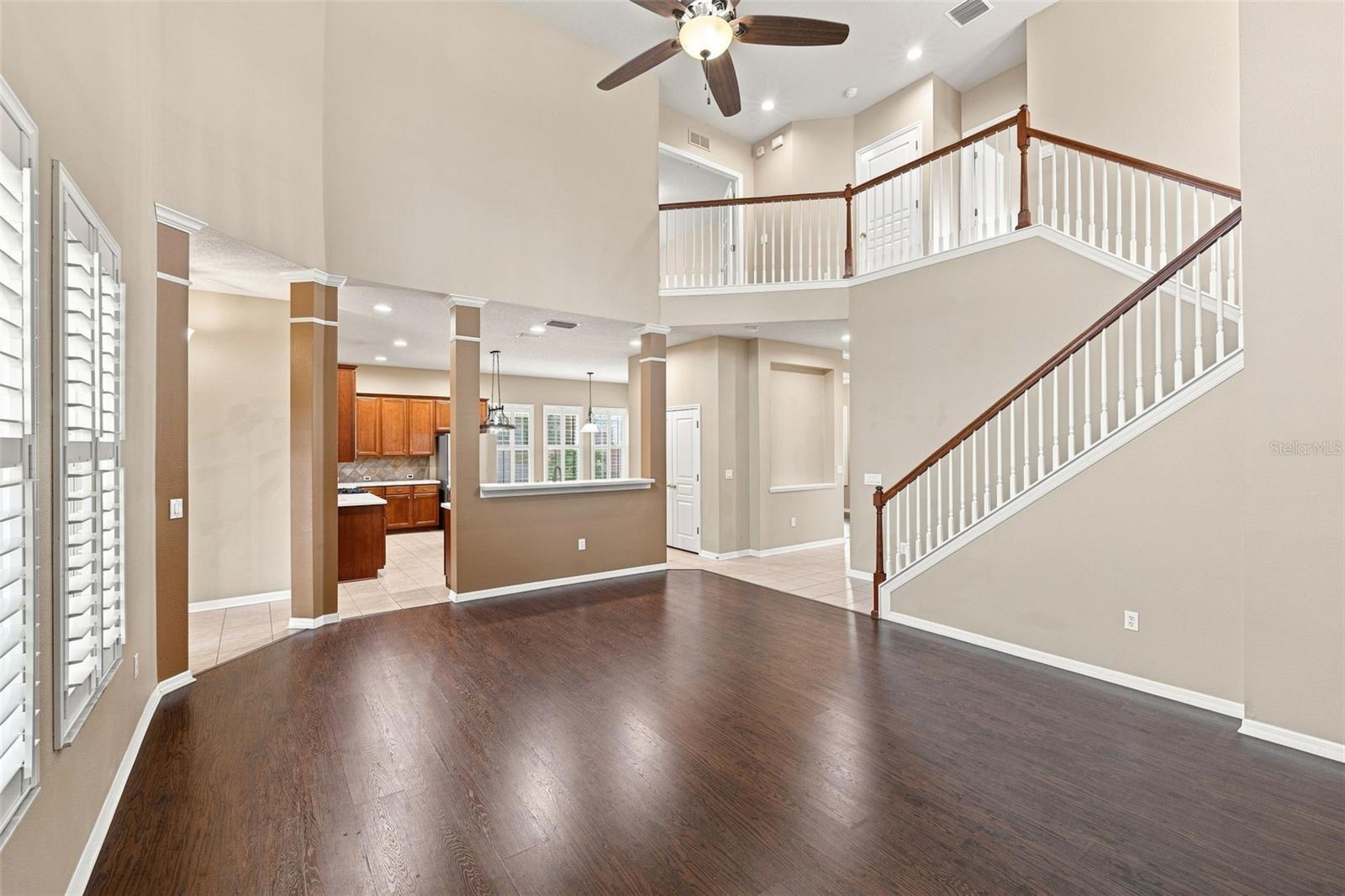 6104 PARKSET DR