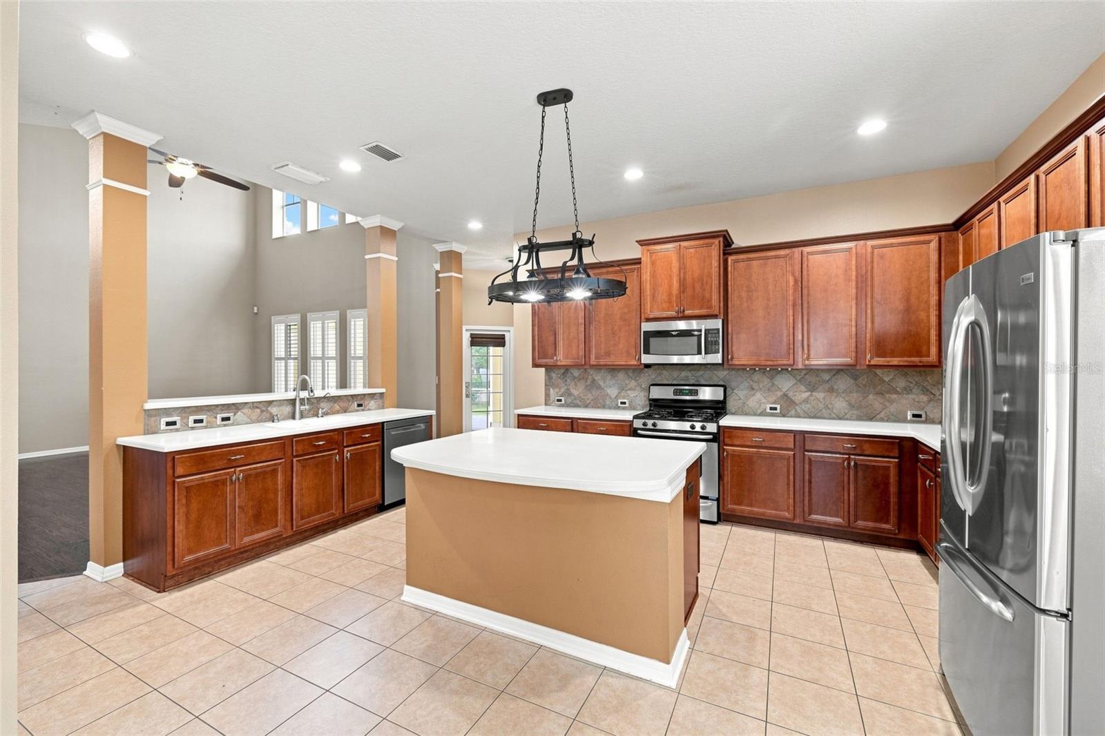 6104 PARKSET DR