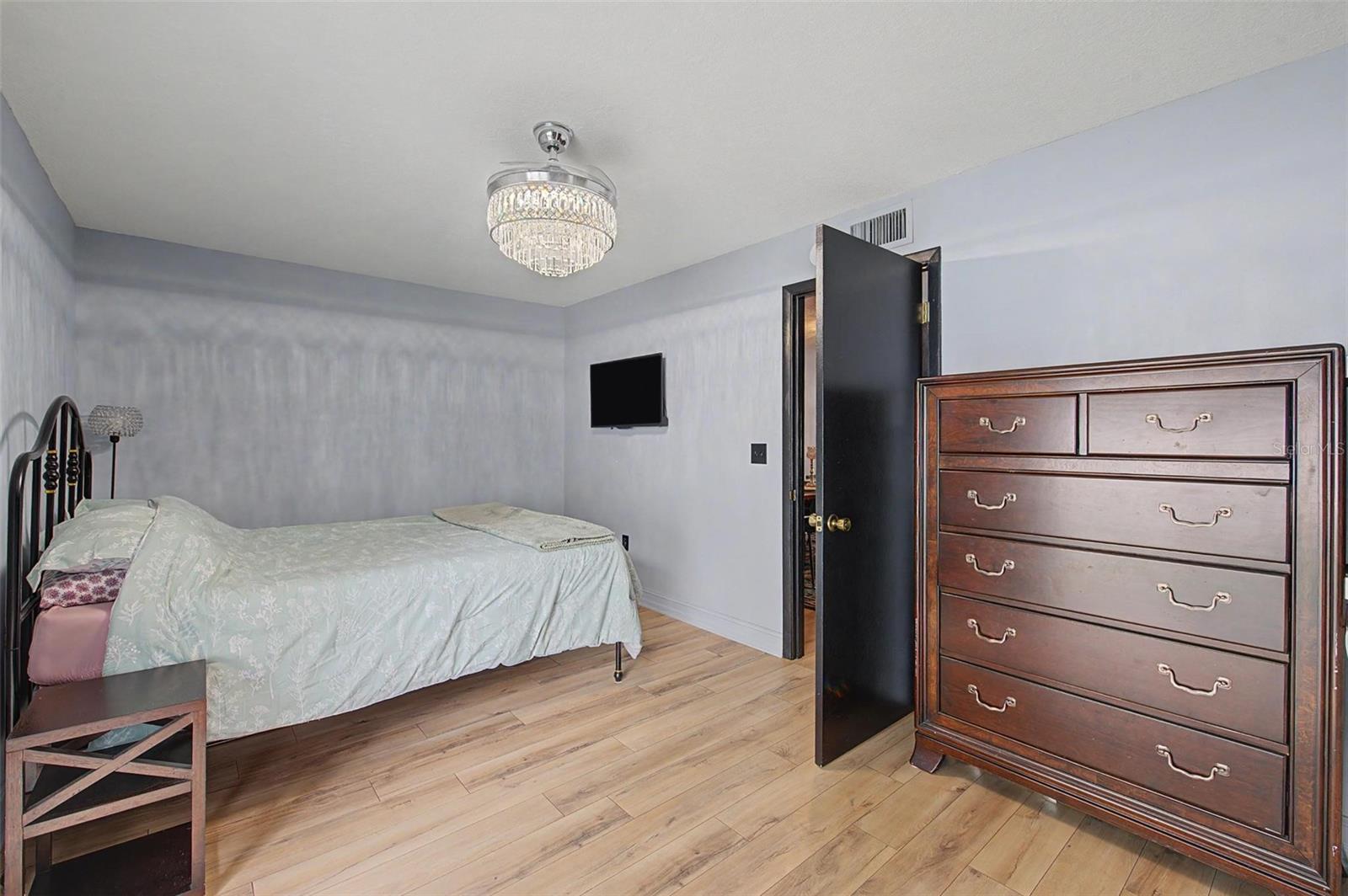 11923 DIETZ DR #8