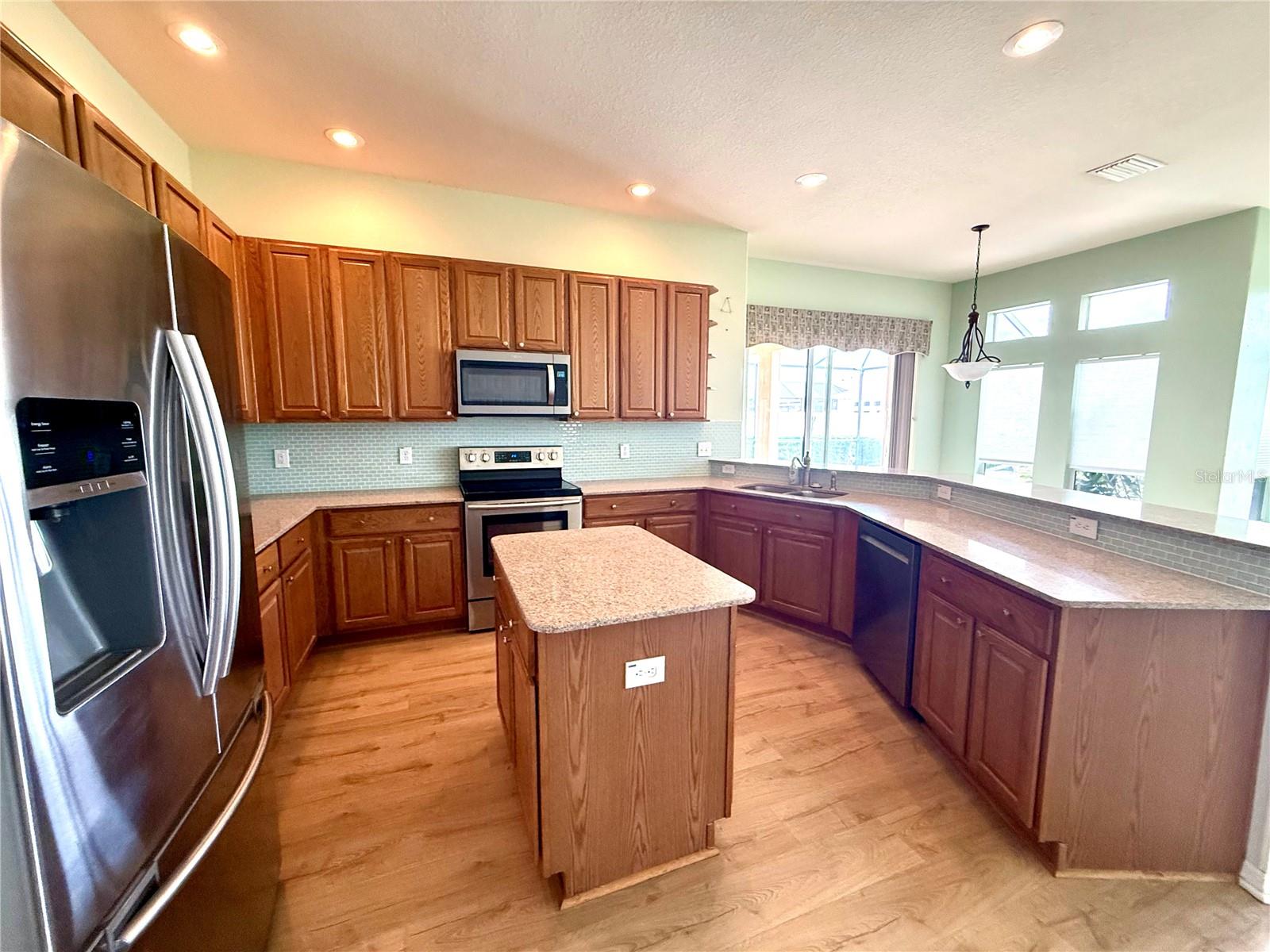 3735 GAVIOTA DR