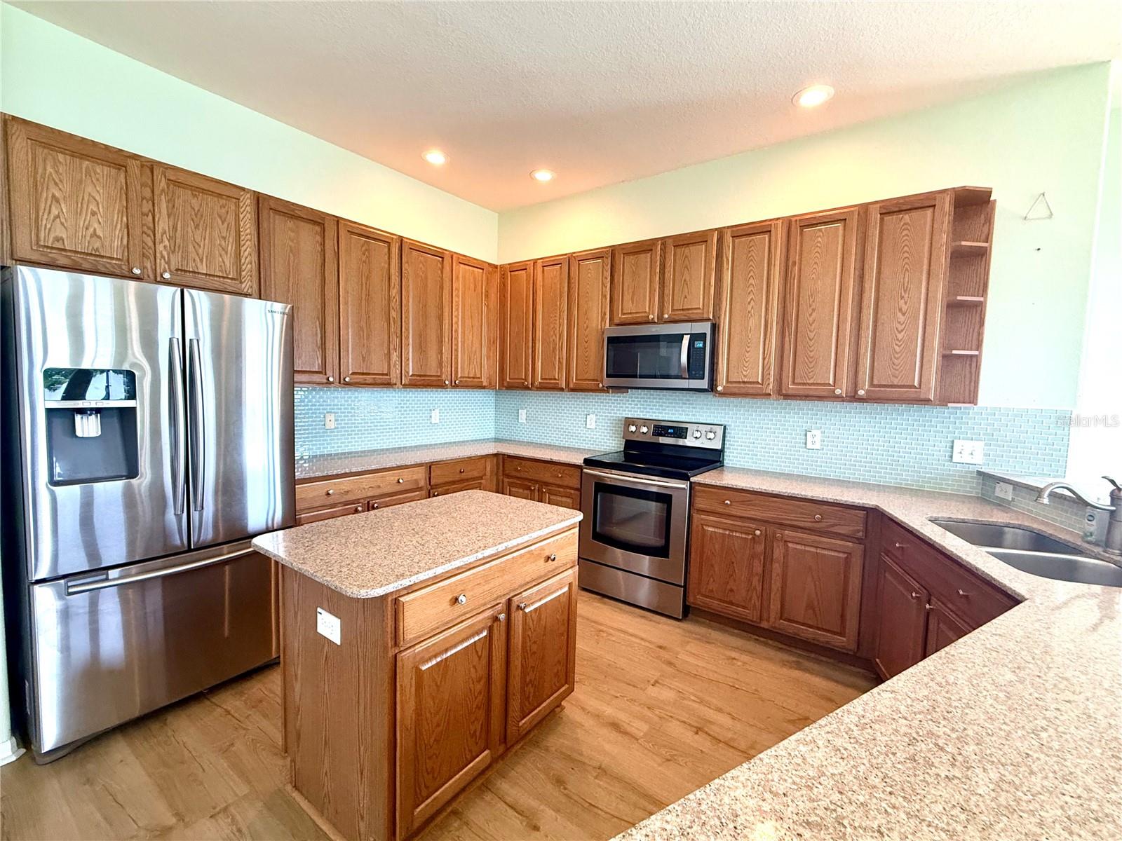 3735 GAVIOTA DR
