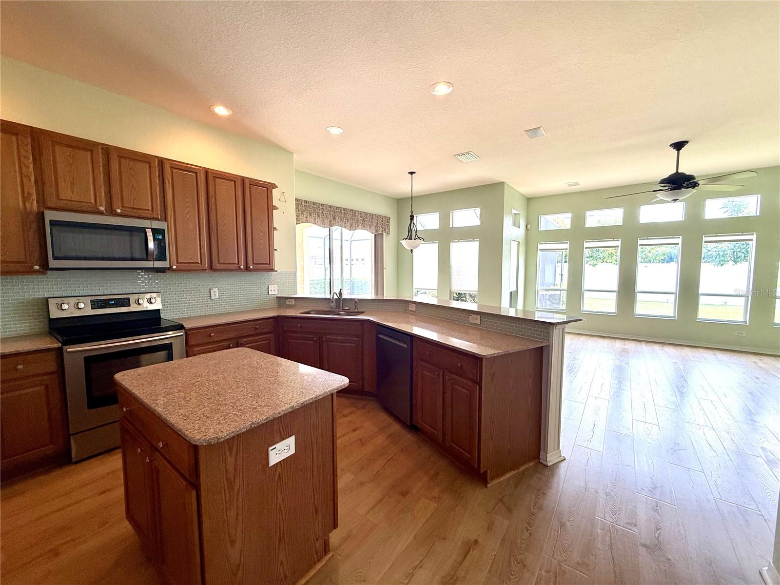 3735 GAVIOTA DR