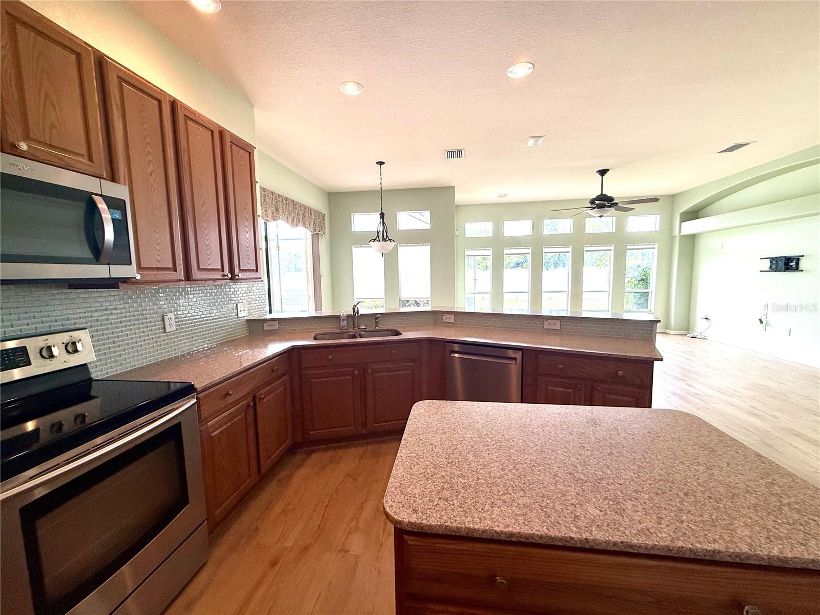 3735 GAVIOTA DR