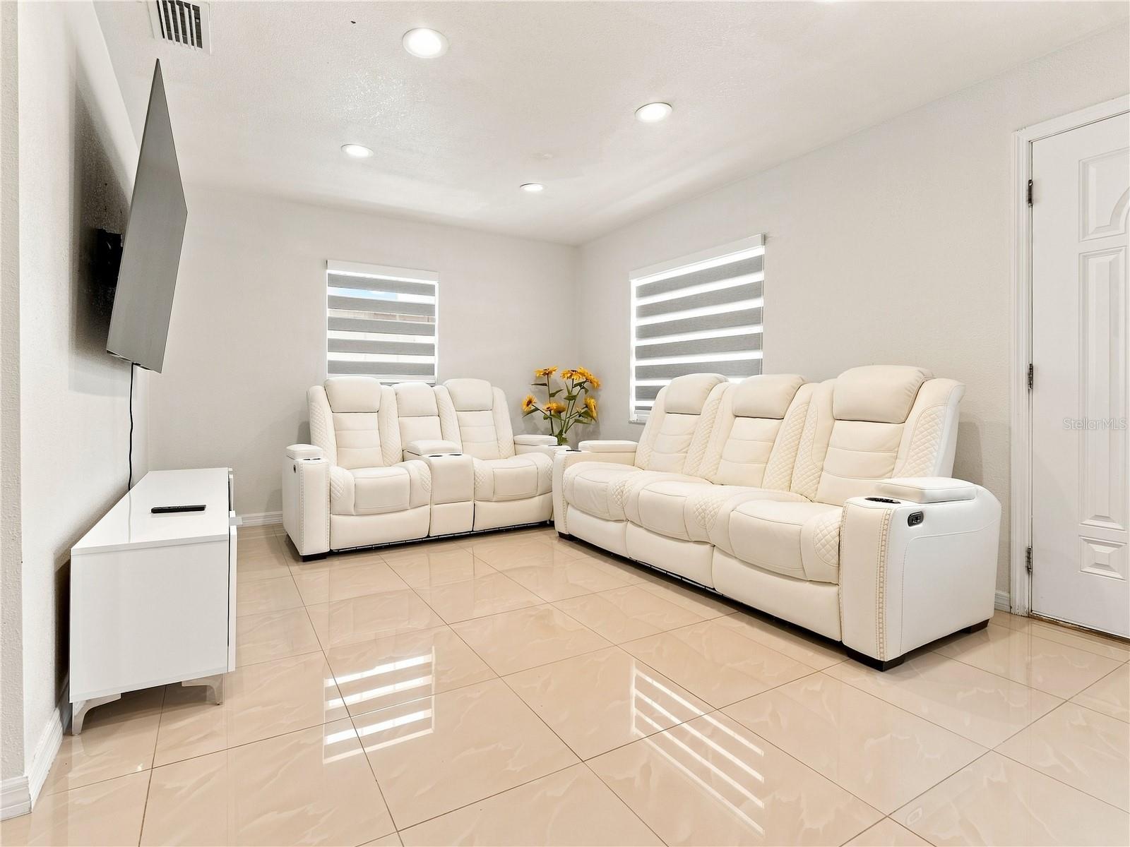 6529 LA MESA CIR