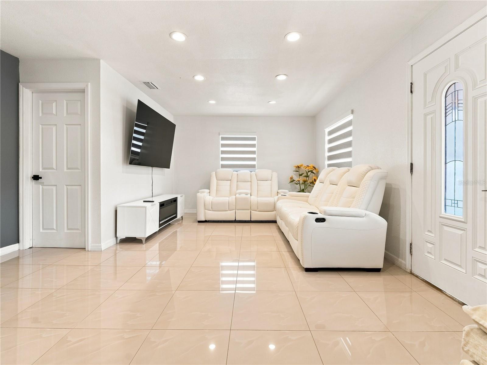 6529 LA MESA CIR