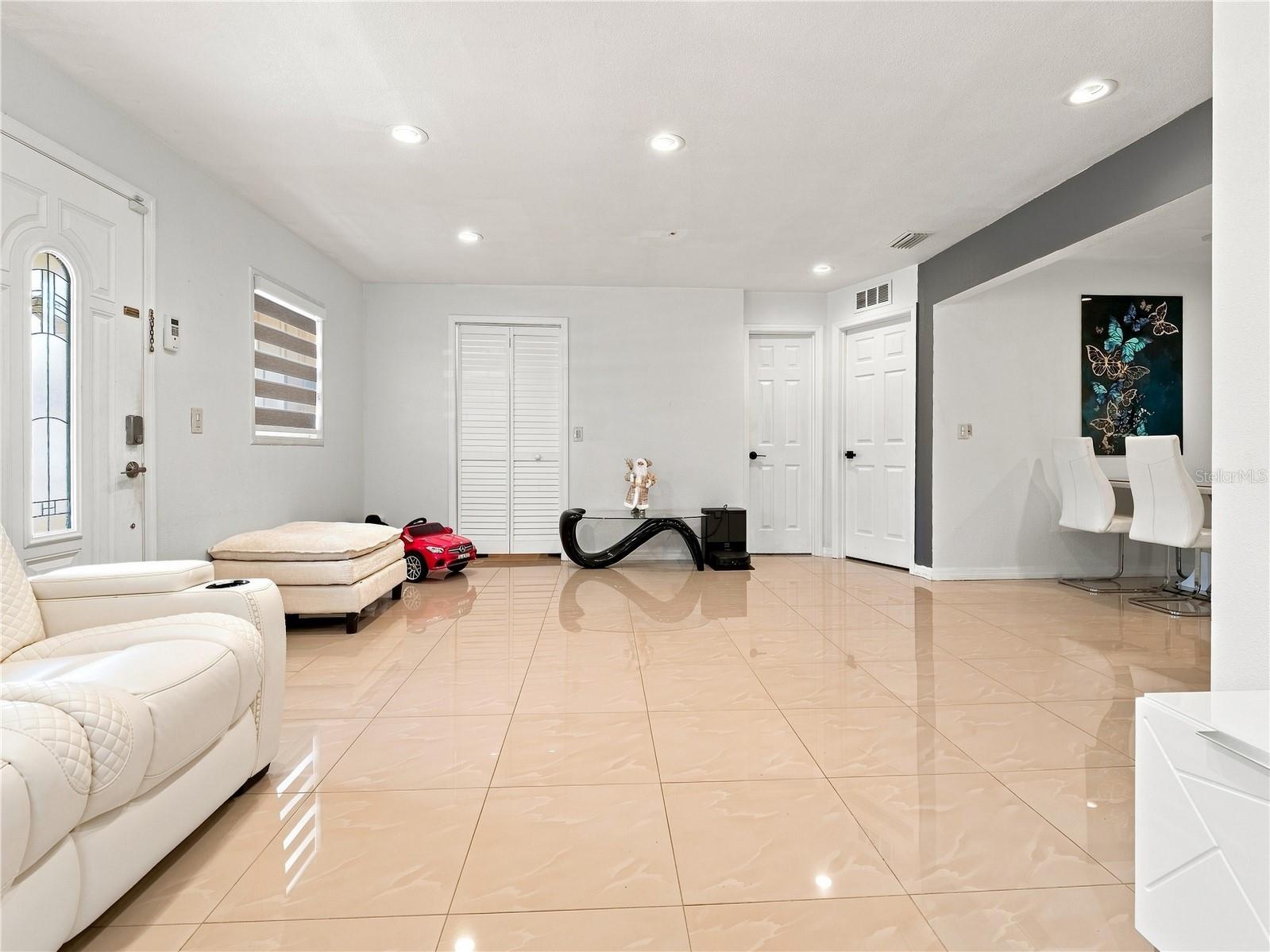 6529 LA MESA CIR
