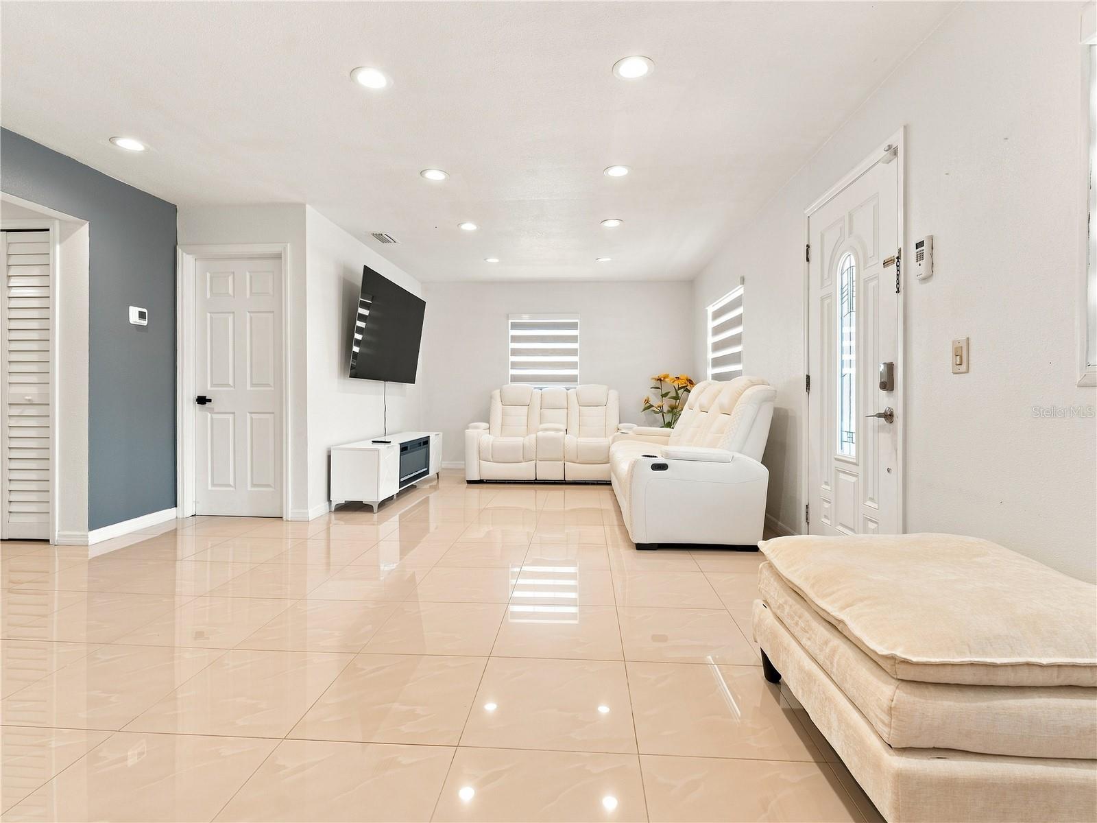6529 LA MESA CIR