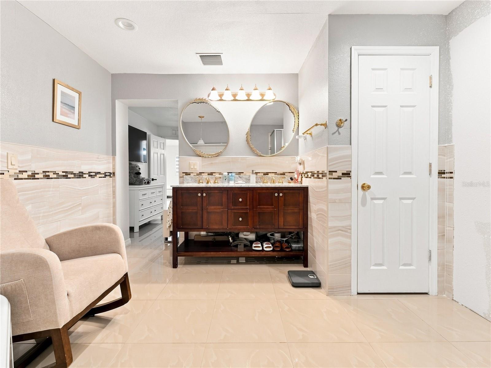 6529 LA MESA CIR