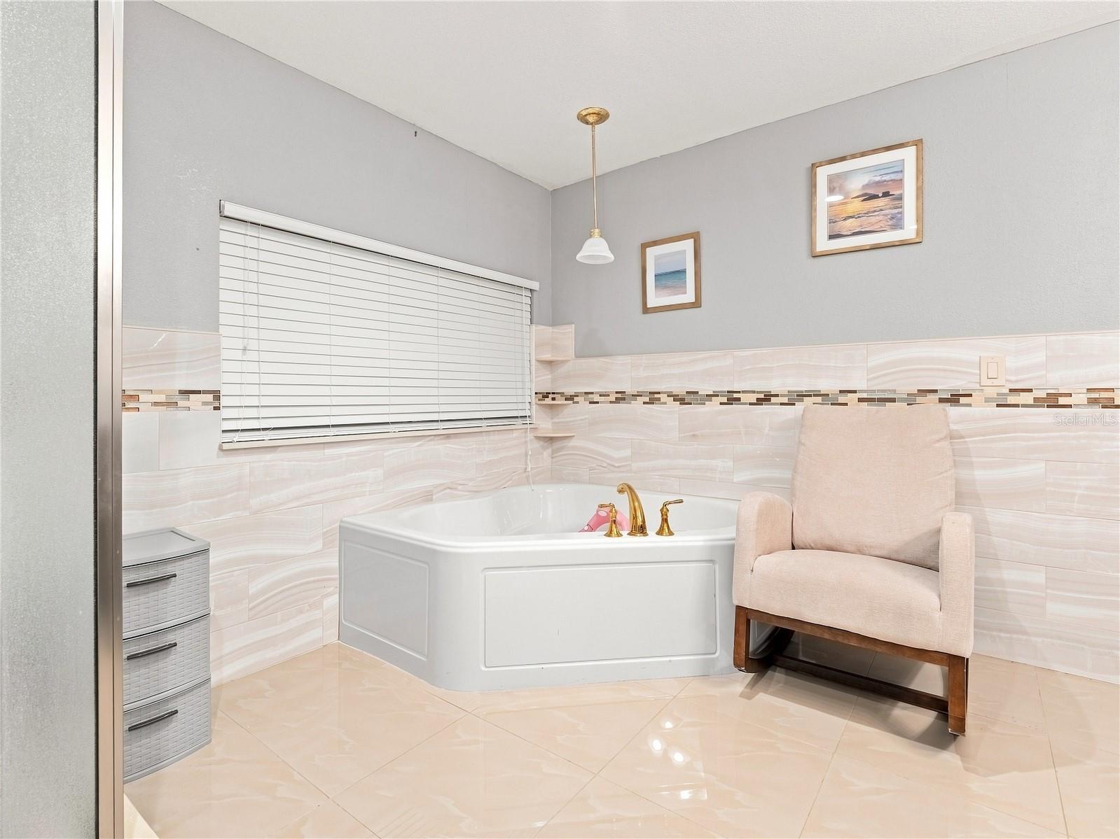 6529 LA MESA CIR