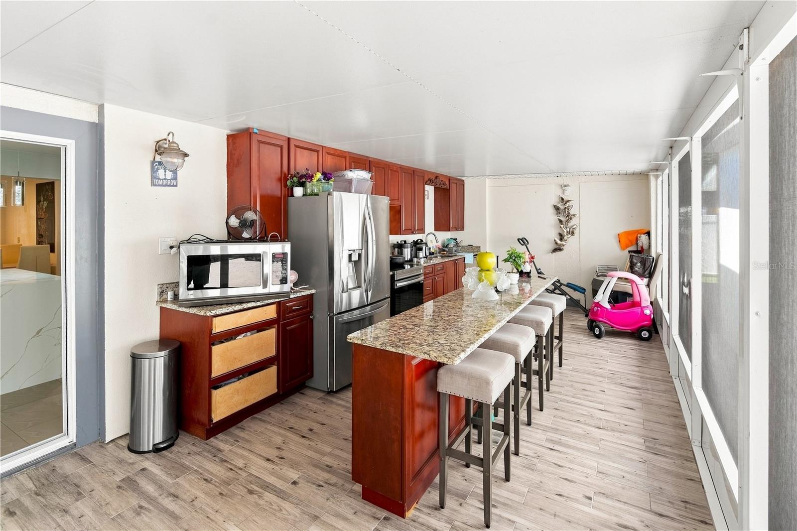 6529 LA MESA CIR
