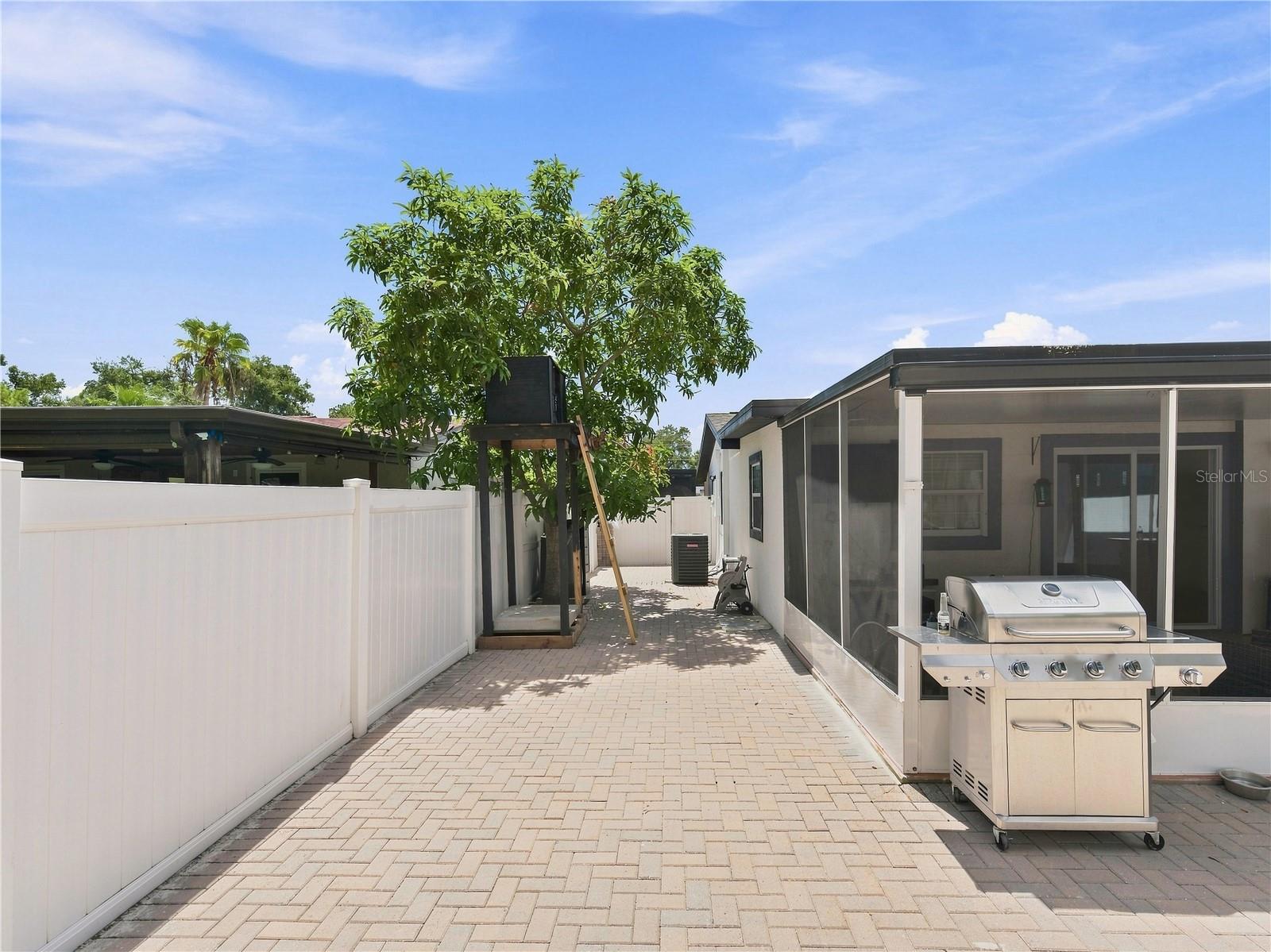 6529 LA MESA CIR