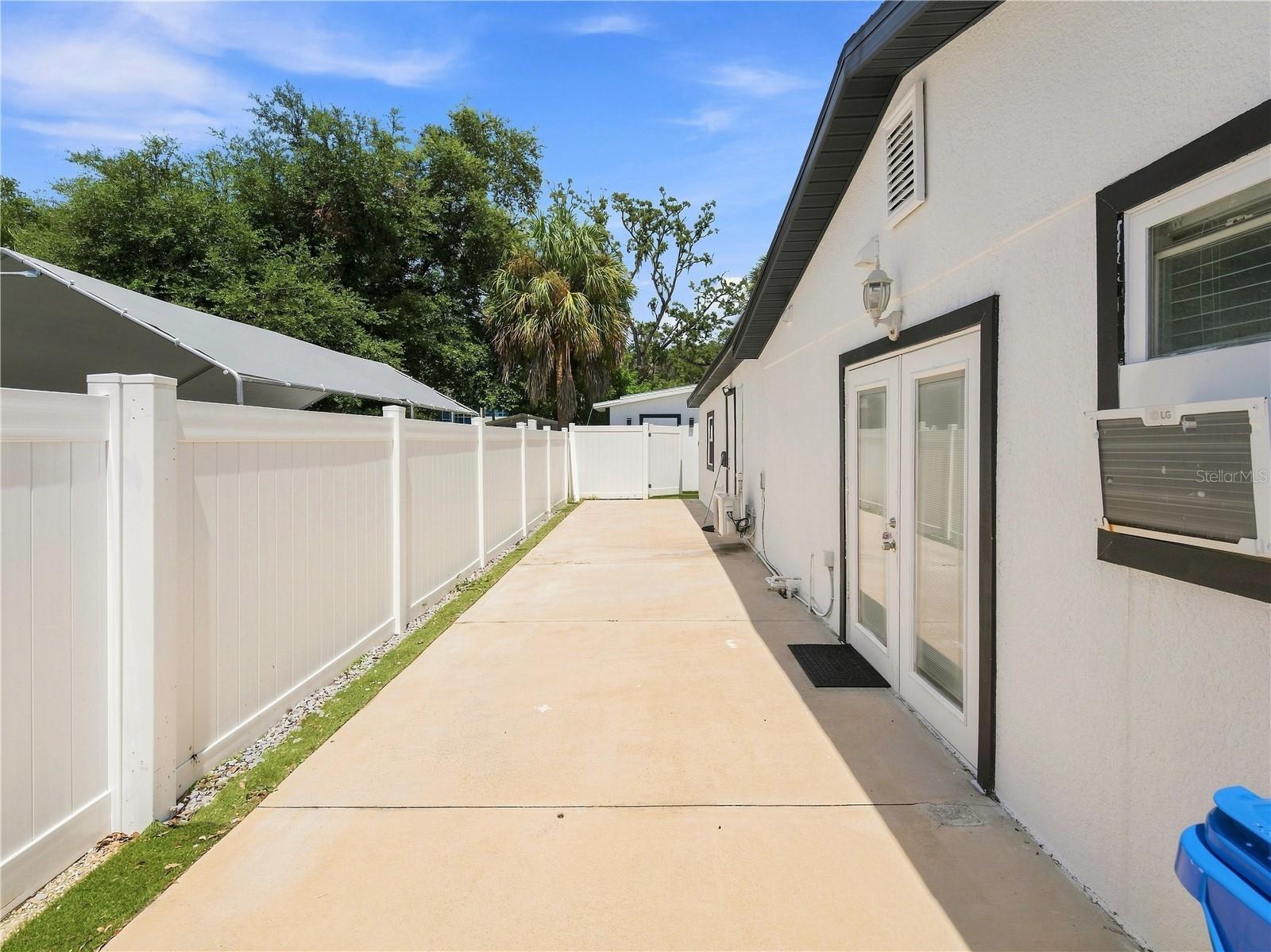 6529 LA MESA CIR