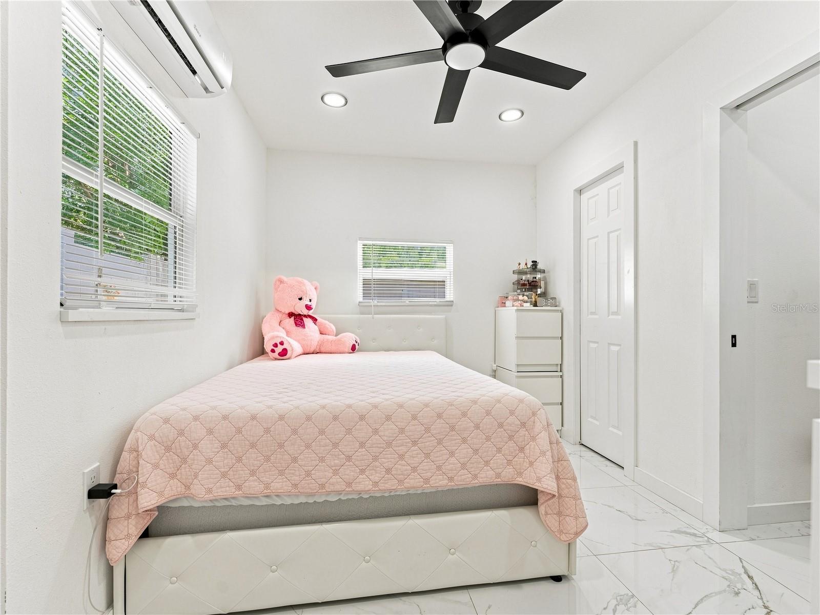 6529 LA MESA CIR