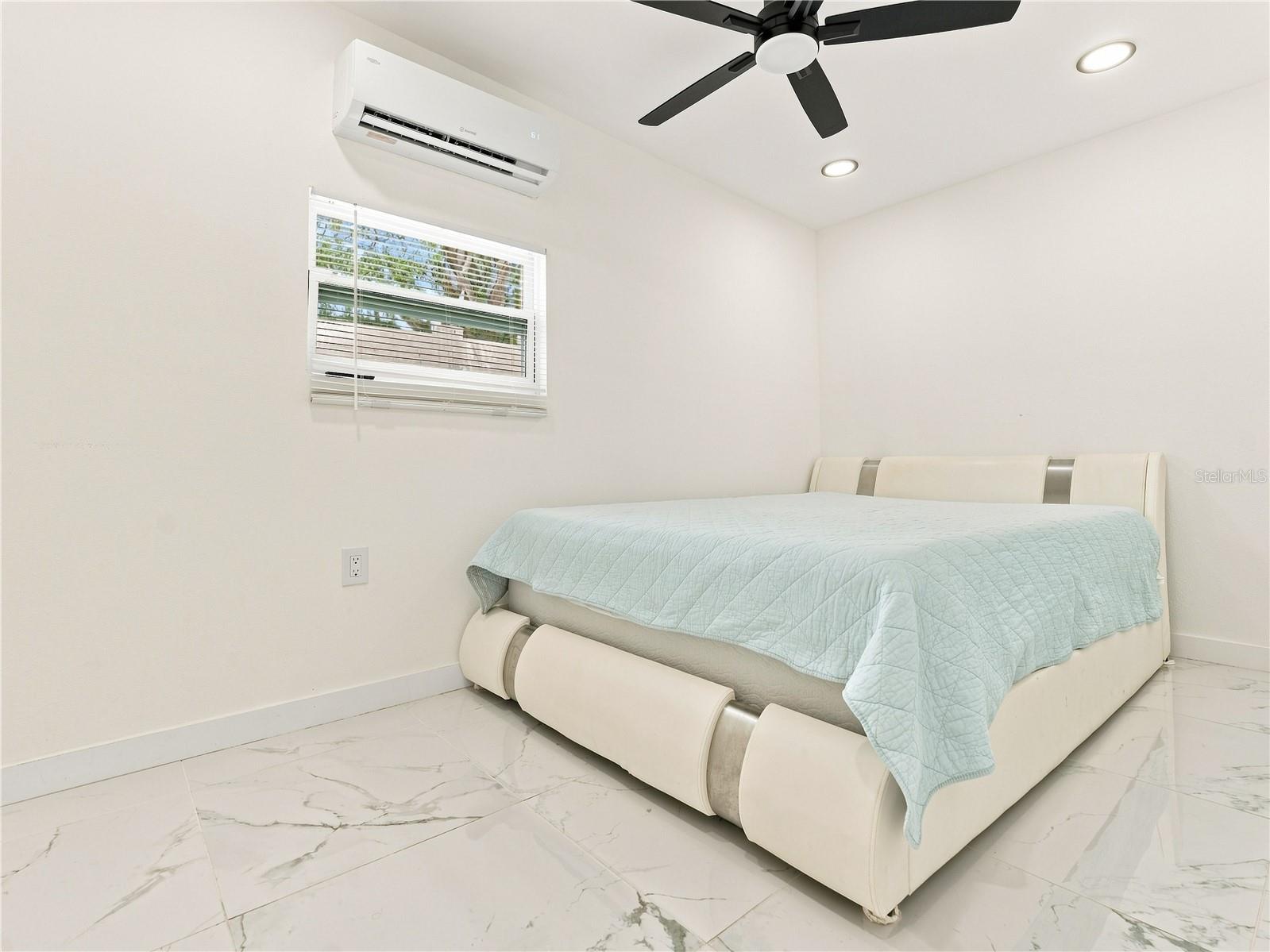 6529 LA MESA CIR