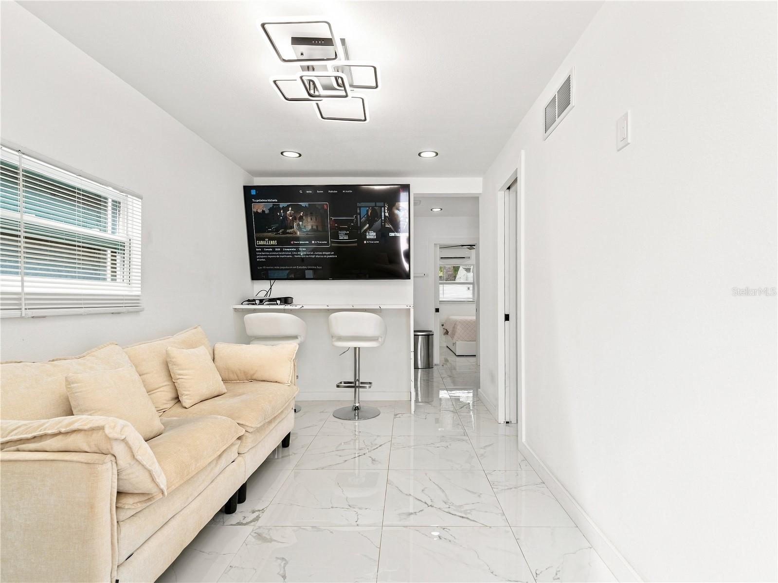 6529 LA MESA CIR