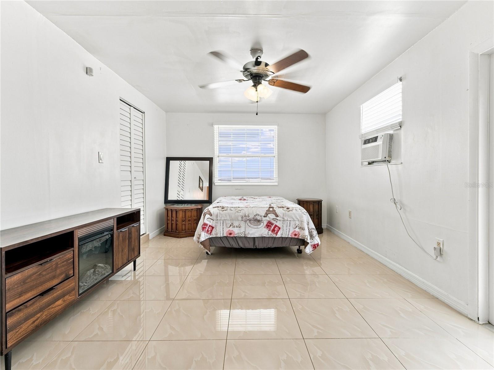 6529 LA MESA CIR