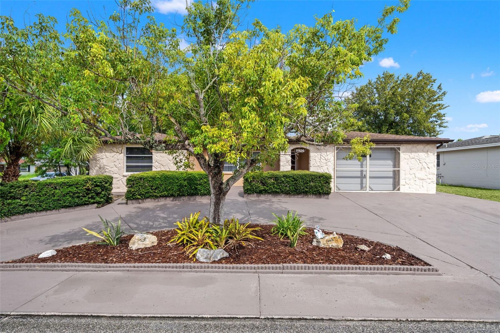 9926 LAKESIDE LN