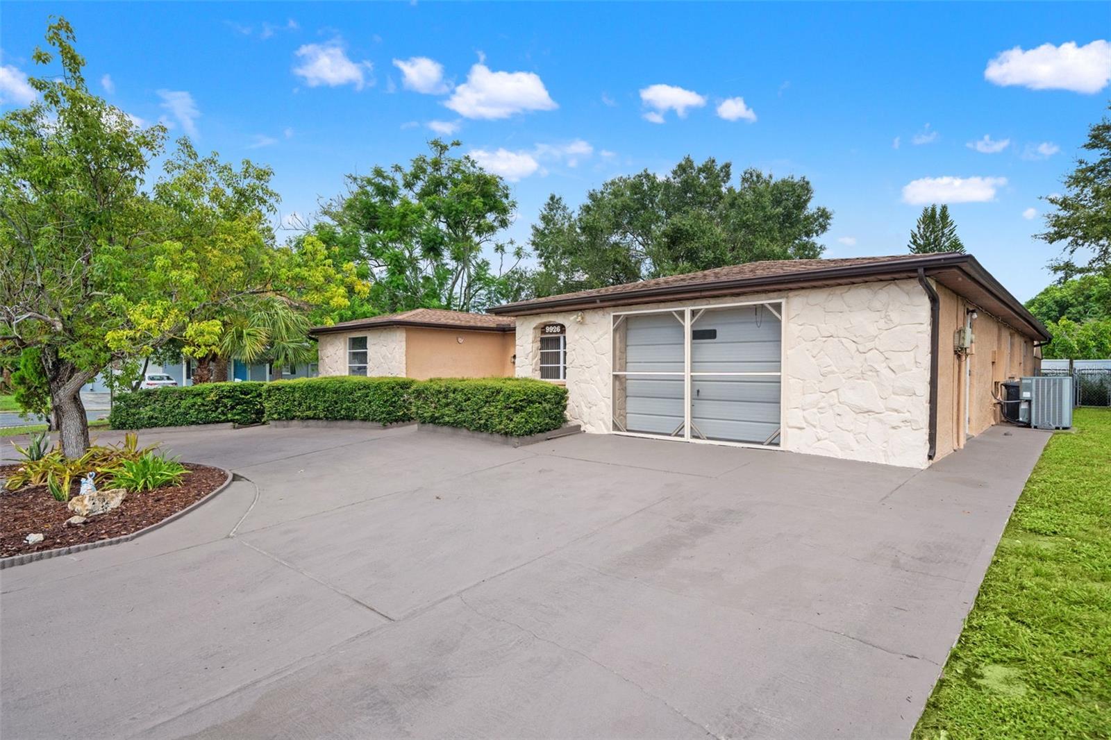 9926 LAKESIDE LN