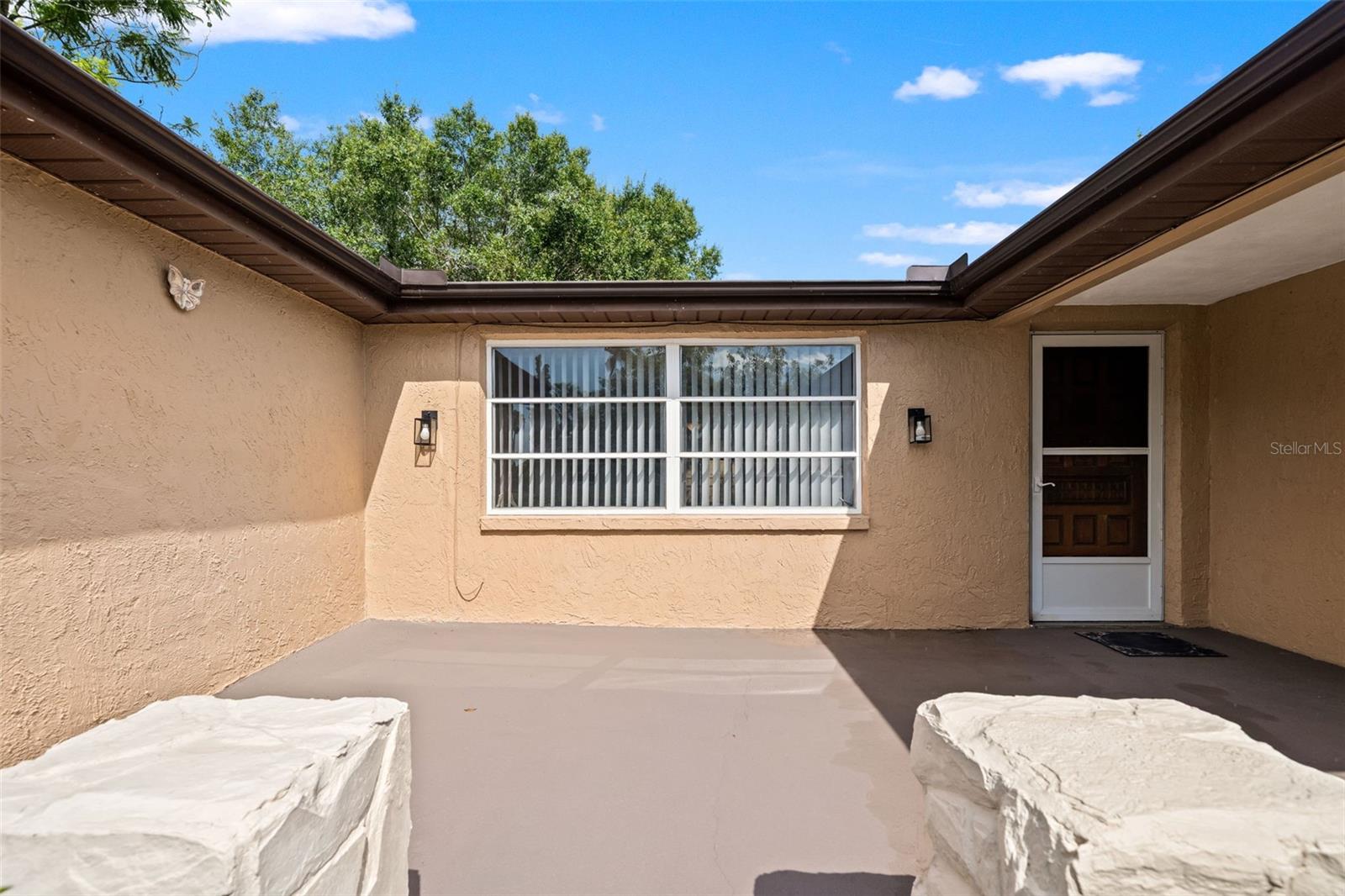 9926 LAKESIDE LN