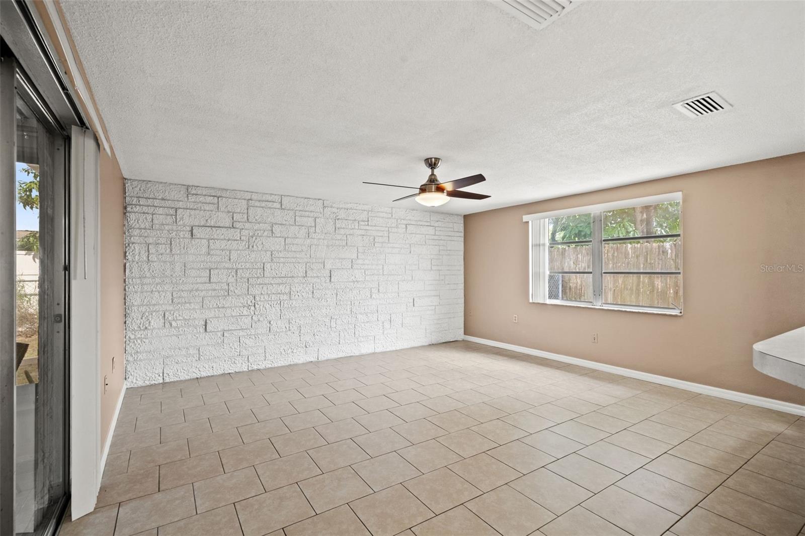 9926 LAKESIDE LN