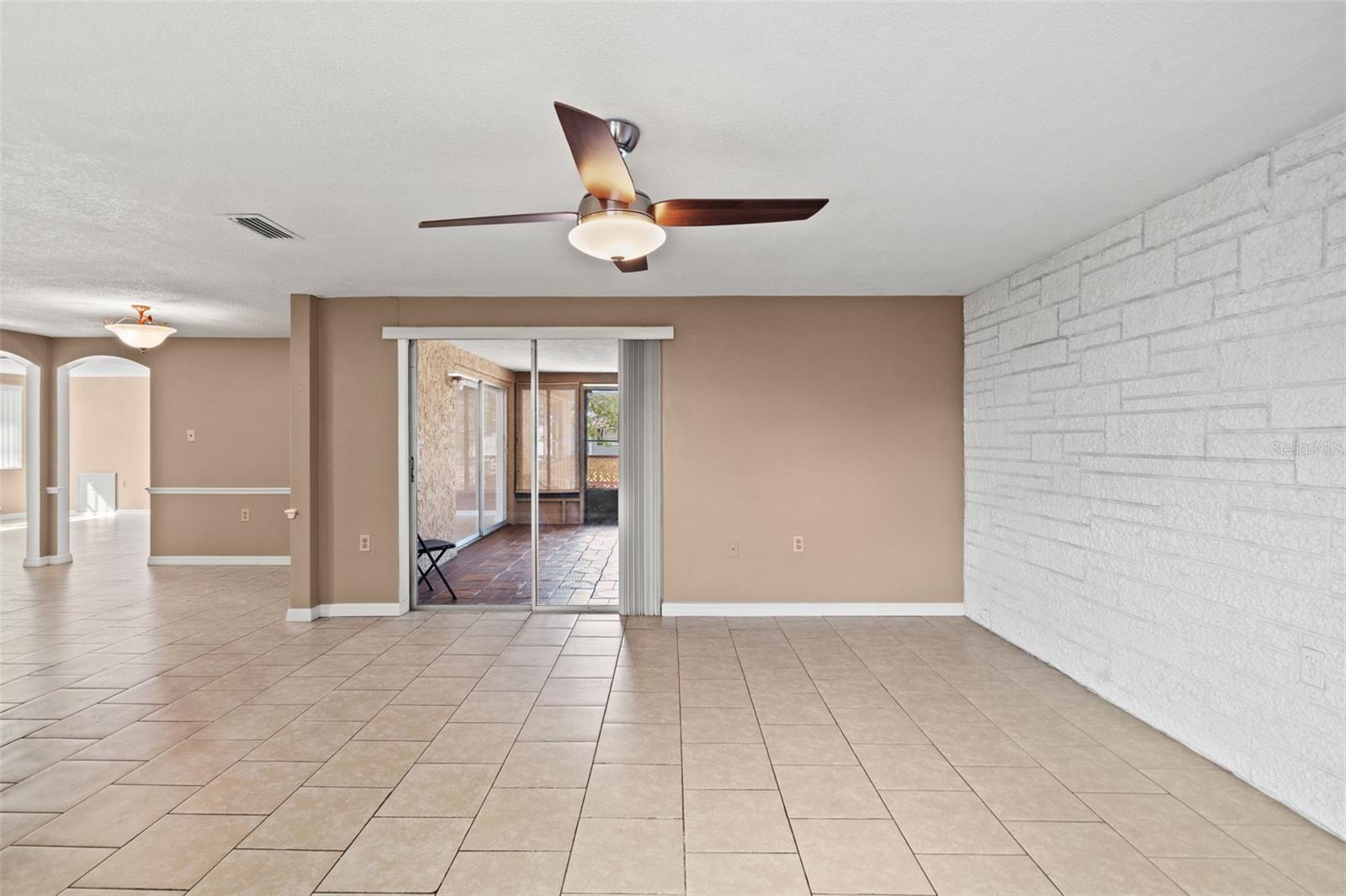 9926 LAKESIDE LN