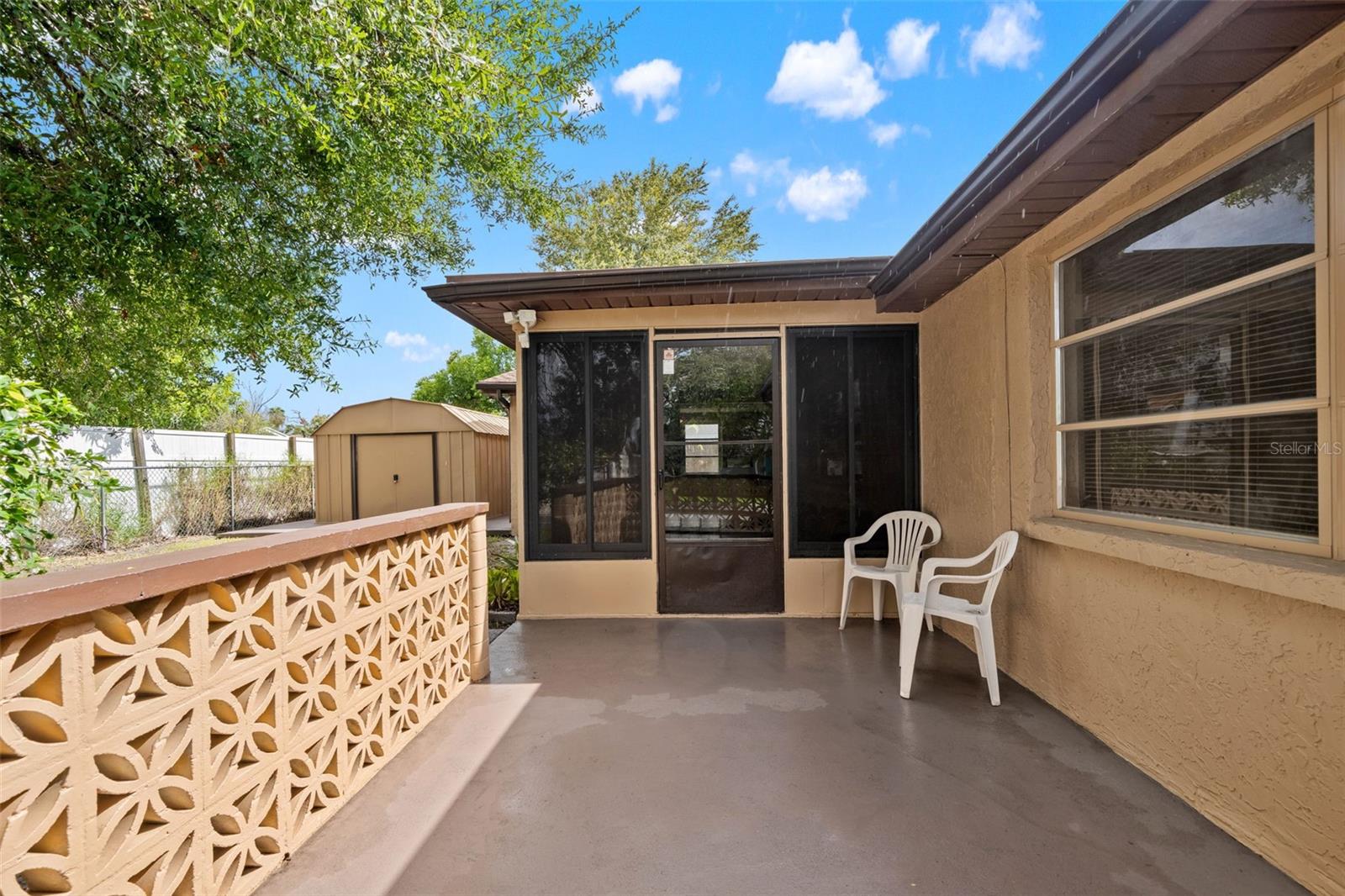 9926 LAKESIDE LN