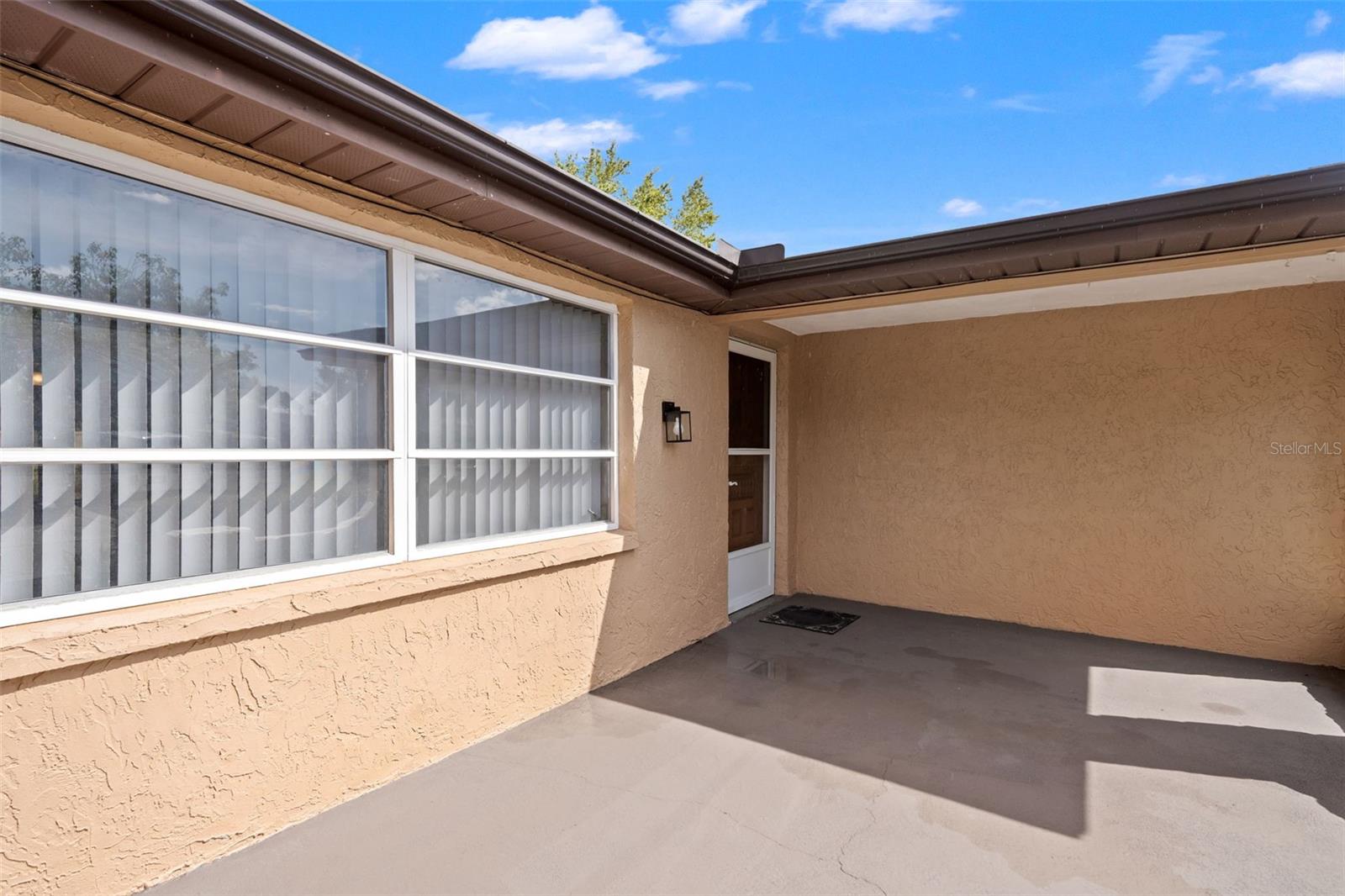 9926 LAKESIDE LN